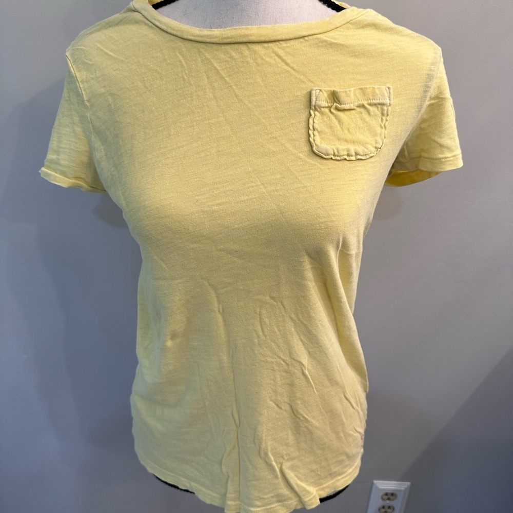 American Eagle Outfitters Yellow Fitted Short Sleeve T-Shirt